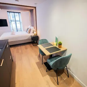luxurious-35m2-designer-studio.eindhoven-hotels.net/